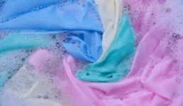 Leitfaden zum Waschen von Seide – Profi-Haushälterinnen