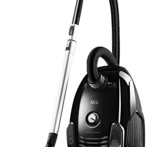 AEG VX6-2-ÖKOX Staubsauger mit Beutel / 60% Recyclingmaterial / Zusatzdüsen / Hart- und Teppichböden / 9 m Aktionsradius / ergonomischer Handgriff / 800 Watt / neue technische Version / schwarz, grün