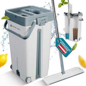 SWIPE PRO Wischmopp Set mit Eimer [ROLLENFUNKTION] – 2 Kammer-System – ABFLUSSVENTILE – einfache Auswringfunktion – 2 Stück waschbare Microfaserpads – für Jede Bodenart – Jetzt Bilder ansehen!