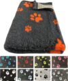 elropet Hundematte vetbed für kleine Hunde & große Hunde/Premium 22mm hohe Qualitätsstufe/Hundedecke S/M/L (Dunkelgrau + hellblaue Pfote, L 160cm X 100cm)